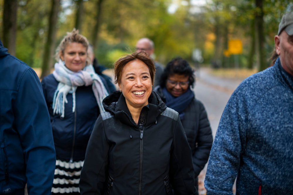 Vrouw loopt in wandelgroep NDC