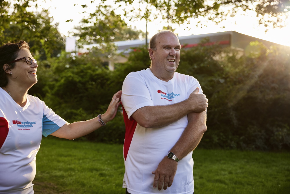 Danny wandelt met een wandelclub