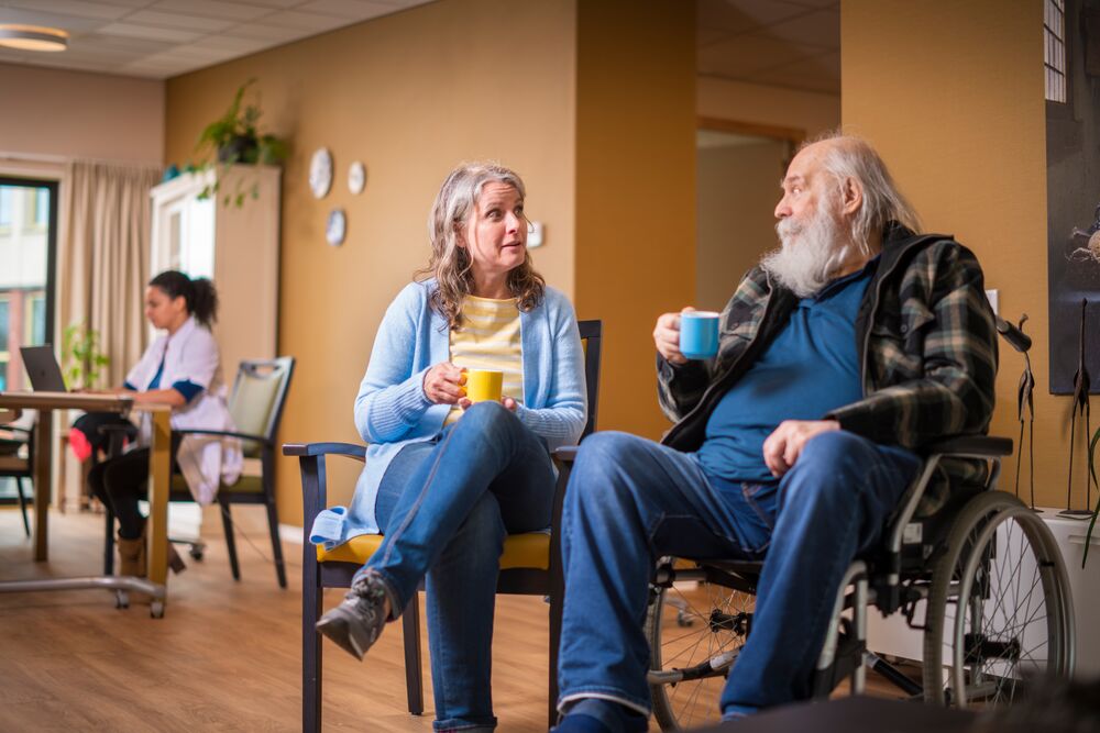 Logeerzorg samen koffie drinken